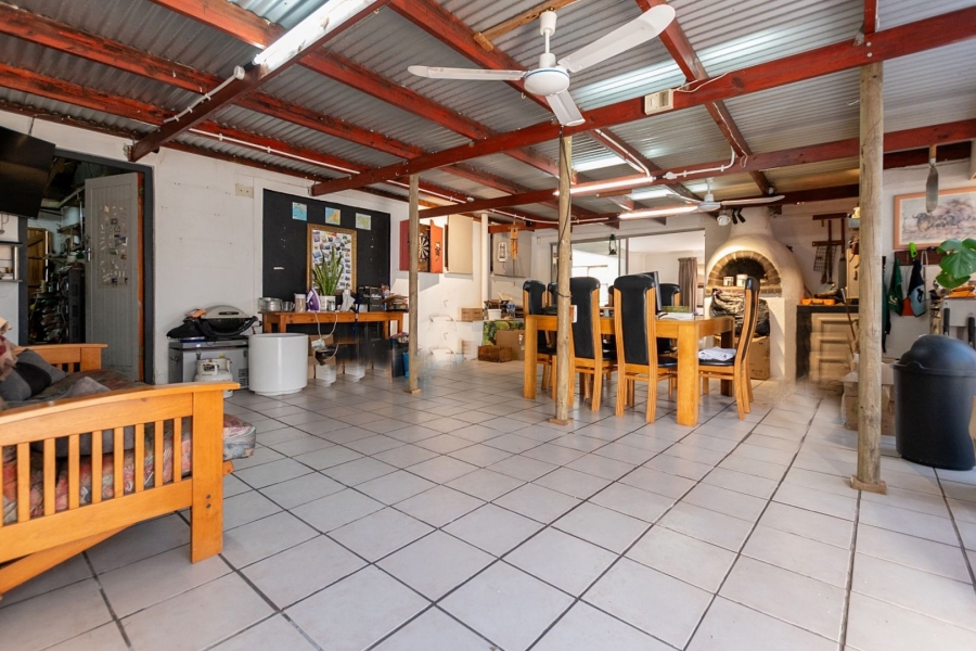 3 Bedroom Property for Sale in Middedorp Western Cape